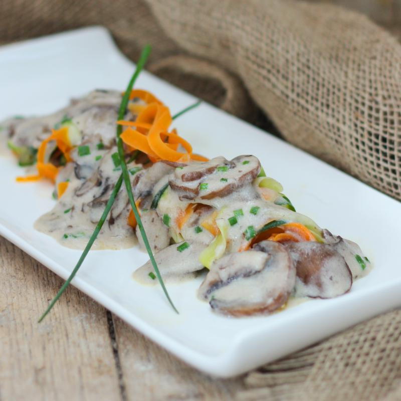 Gemüsenudeln mit Champignon-Knoblauchsauce