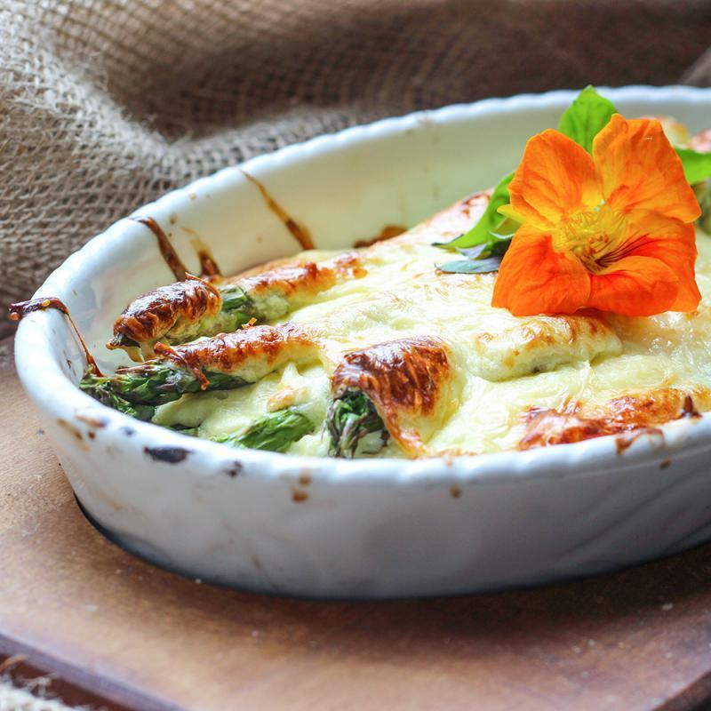 Spargel in Parmesancreme