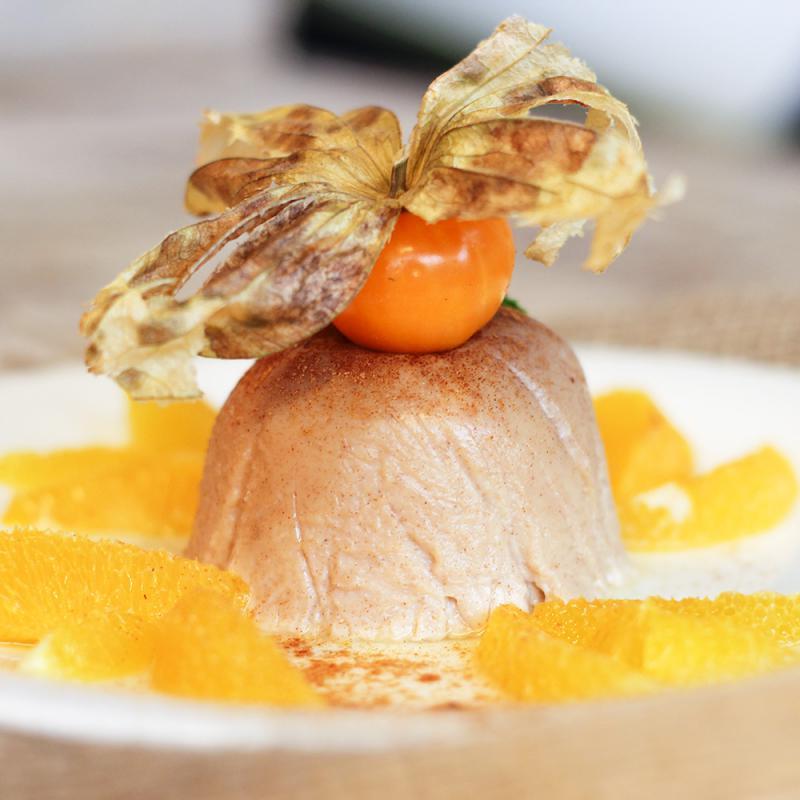 Zimt Panna cotta an marinierten Orangenfilets