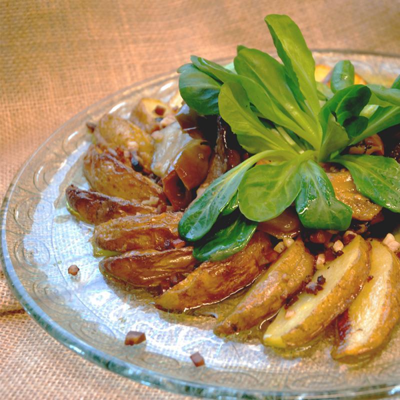 Winterlicher Erdäpfelsalat mit Antipasti