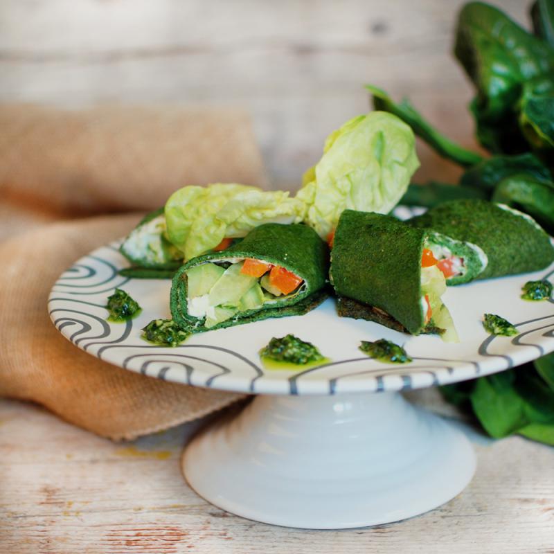 Spinatcrêpe mit Avocado & Räucherfisch