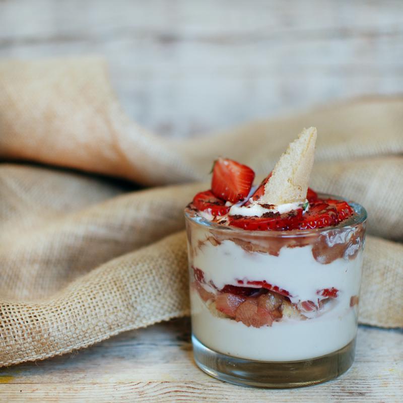 Erdbeer-Rhabarber-Tiramisu