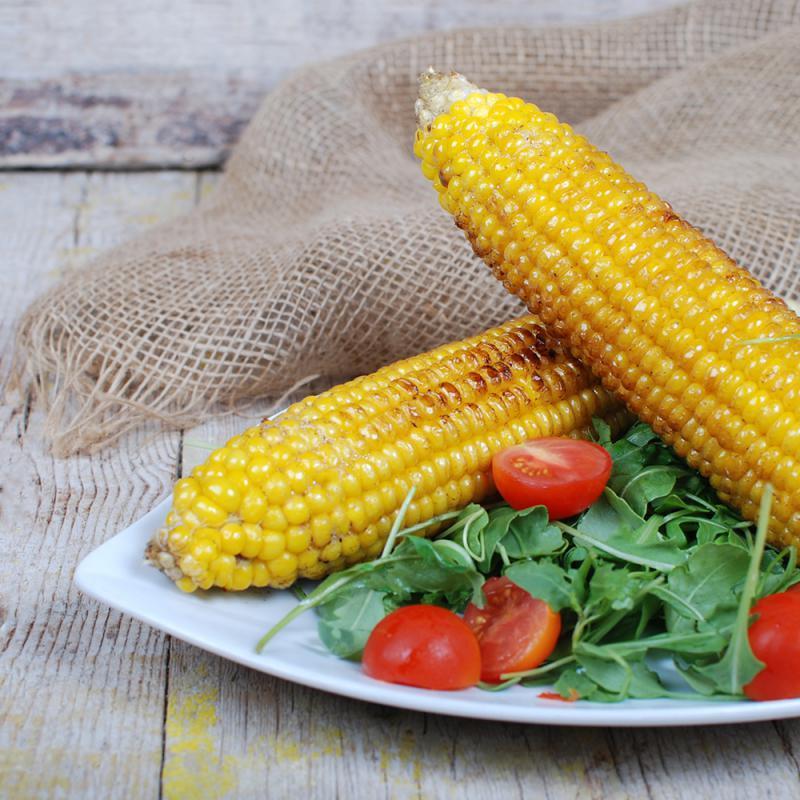 Gegrillter Maiskolben mit Honigbutter