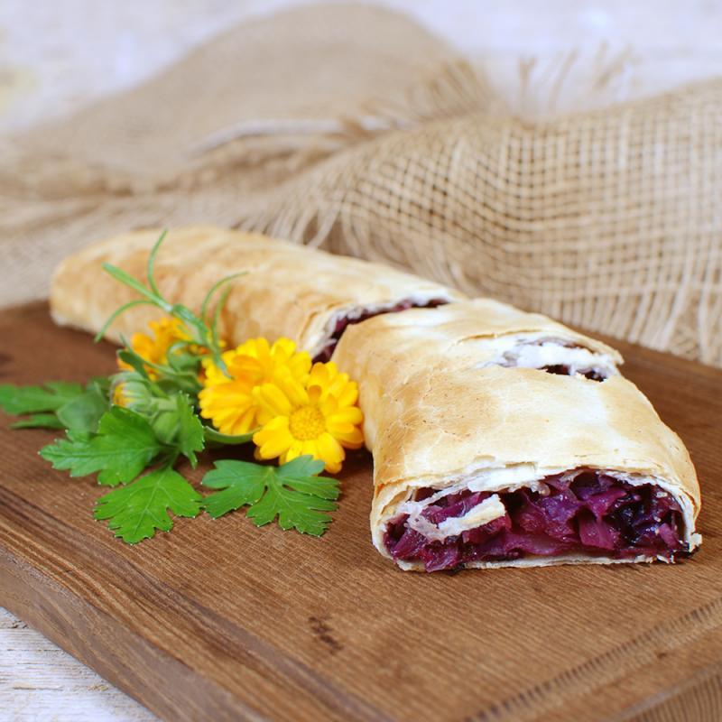 Fruchtiger Blaukraut-Süßkartoffel-Strudel
