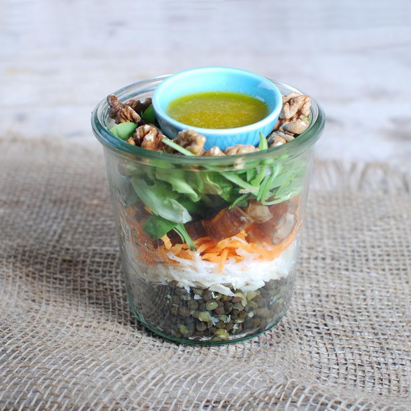 Orientalischer Schichtsalat mit Datteln