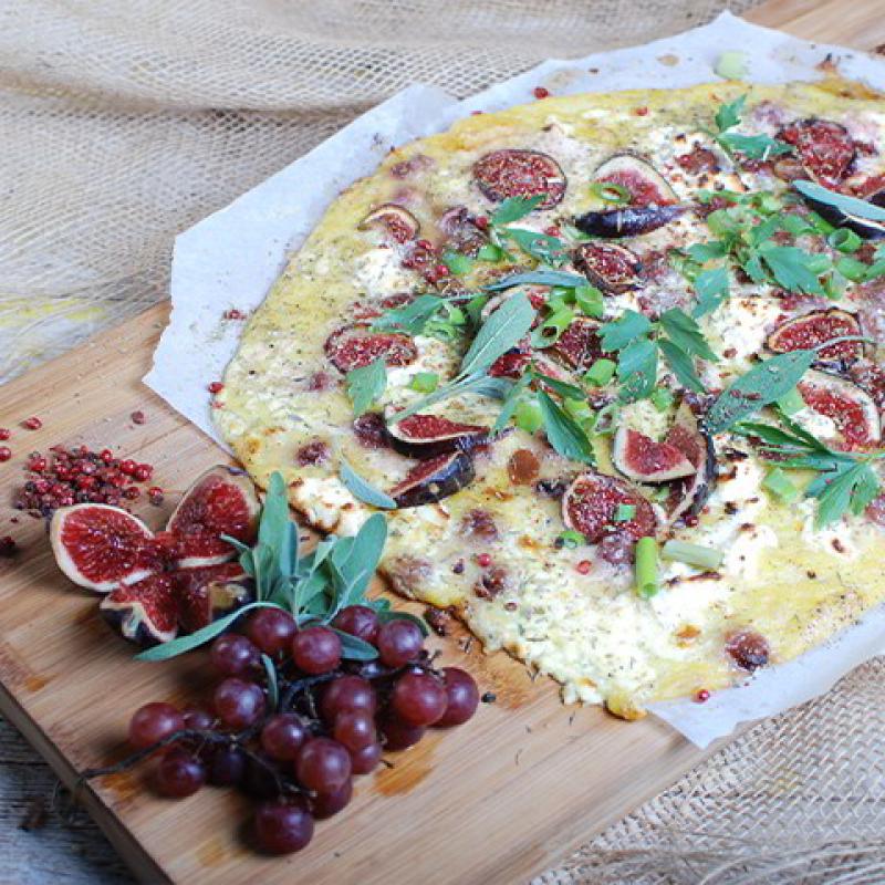 Herbstliche Polentapizza mit Feigen
