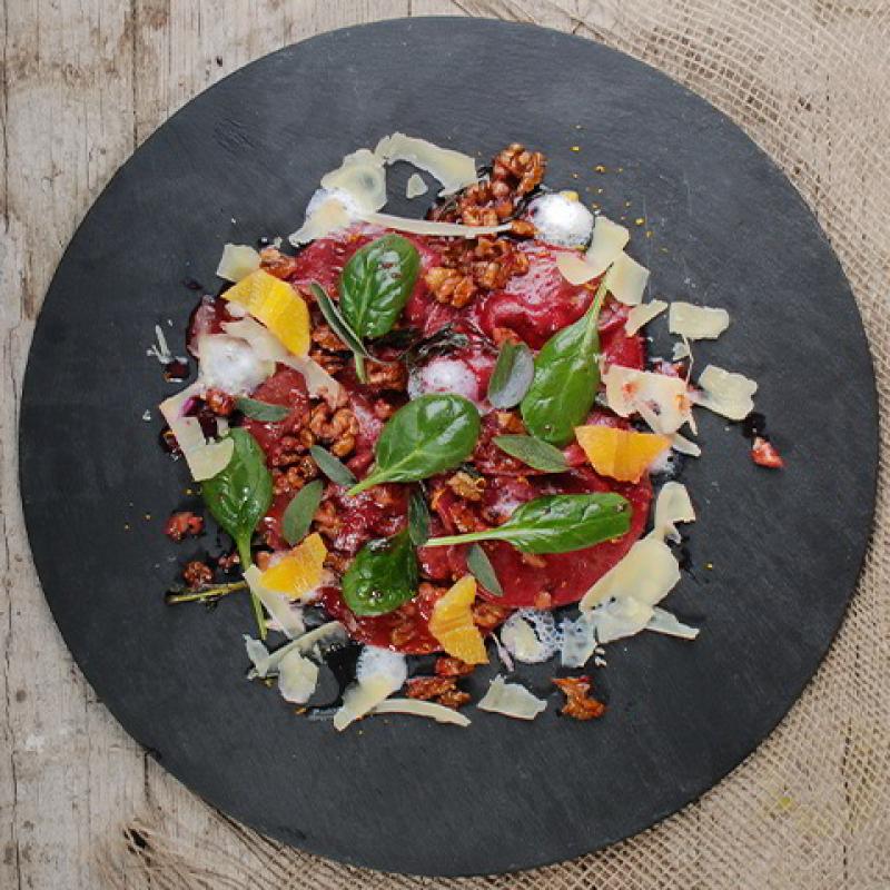 Rote Rüben Ravioli in fruchtiger Salbeibutter