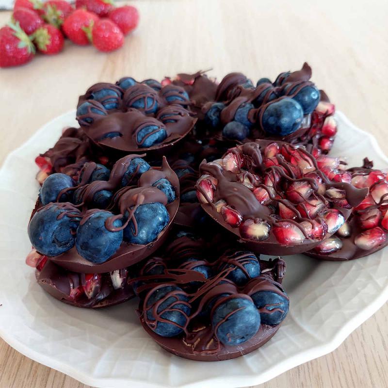Fruchtige Obst-Schoko-Cluster