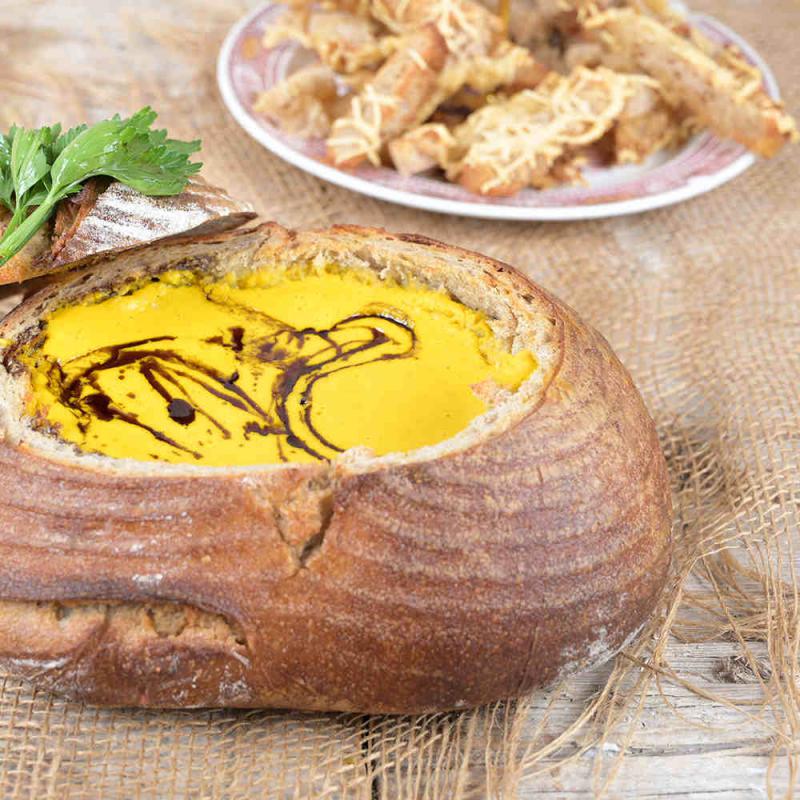 Kürbissuppe im Brot