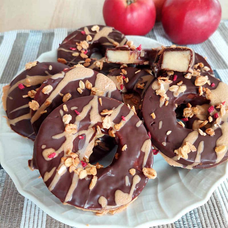 Apfel-Donuts mit Schokoglasur