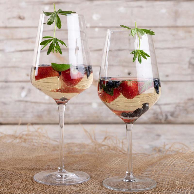Fruchtige Maibeeren-Bowle