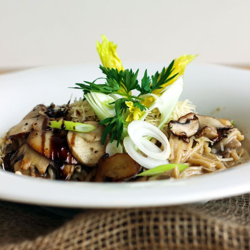 Nudeln mit Pilzen und Parmesankäse