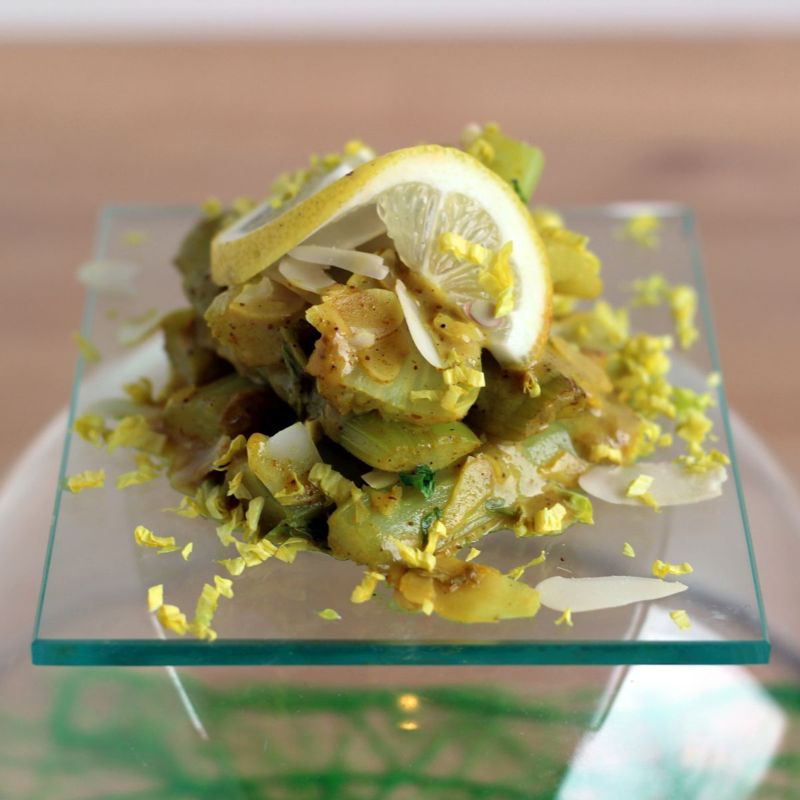 Stangensellerie in Currysauce